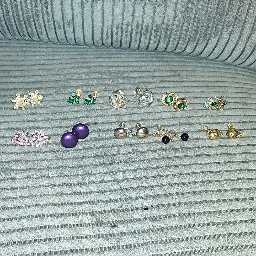 Lot Of 10 Pairs Of Vintage Screw back Earrings Sets